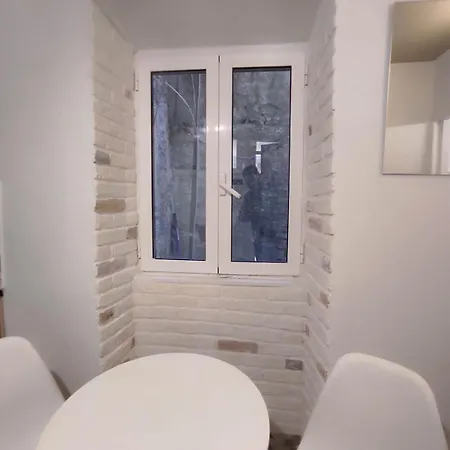 Walk Everywhere - Apartment By Liston Square *